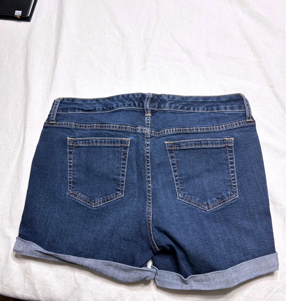 Torrid Womens Size 12 Dark Wash Cuffed Denim Shorts Stretch Mid Rise Jean Shorts - Picture 2 of 5